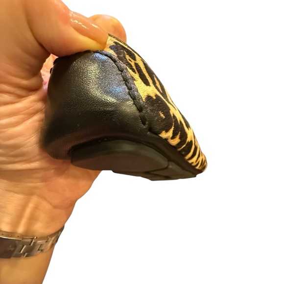 Michael Kors Animal Print Flats with Gold Logo sz 9 - Picture 7 of 9